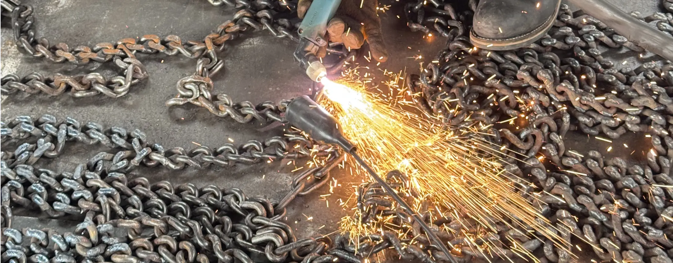 除雪用チェーン補修作業